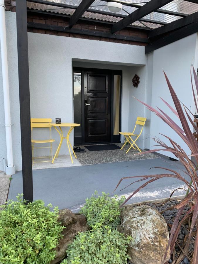 Suburban Studio Hamilton Exterior photo